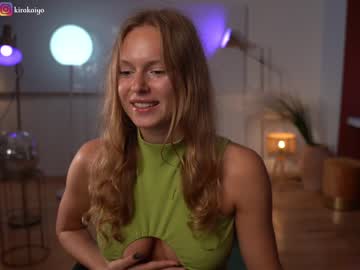 girl
        chillwithkira cam image #2210448
