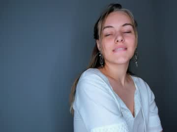 girl
        lindamildreda cam image #2225575