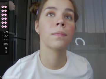 girl
        monika_youthfull cam image #2274524