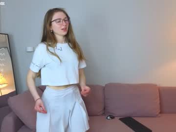 girl
        judithunderwood cam image #1540846