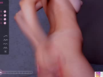 girl
        bzzzme cam image #2634780