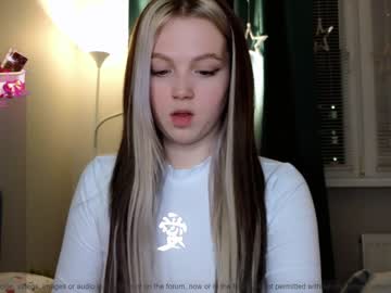 girl
        small_blondee cam image #3459470
