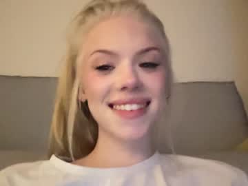 girl
        sonyaplush cam image #1076645