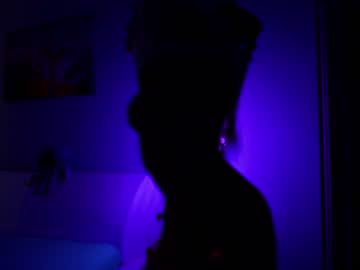 girl
        kittycaitlin cam image #2620561