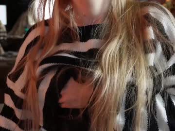girl
        bestblondiiecb cam image #3209277