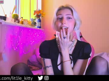 girl
        lit1le_kitty_ cam image #209844