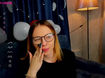 girl
        amy_h0ney cam image #883652