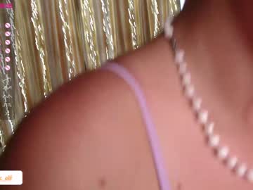 girl
        magic_elf cam image #1307978
