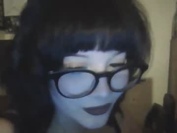 girl
        lottiepoppie cam image #3363338