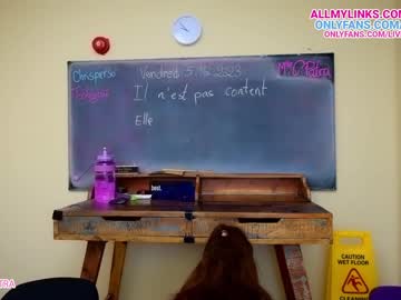 girl
        livecleo cam image #1459024