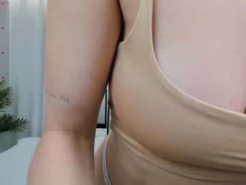 girl
        veronicabarnes cam image #3303821