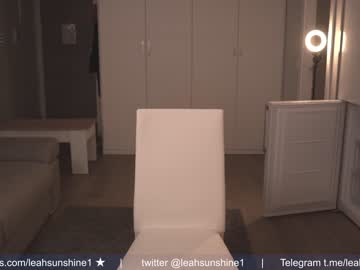 girl
        leahsunshine cam image #1852205