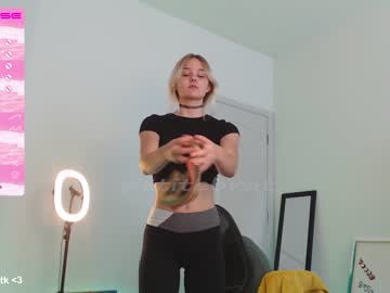 girl
        petitebrat cam image #1758444