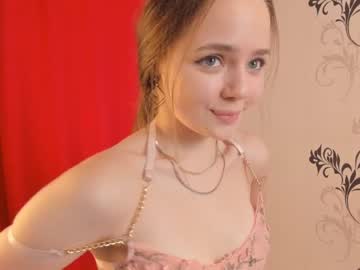 girl
        mila_milka_ cam image #2310299