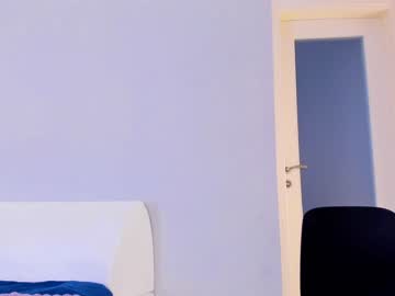 girl
        kittycaitlin cam image #1545081