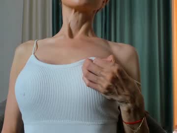 girl
        laravongrey cam image #1749369