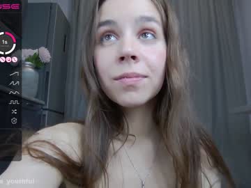 girl
        monika_youthfull cam image #2110974