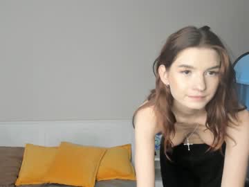 girl
        roseblanche2k cam image #3172516