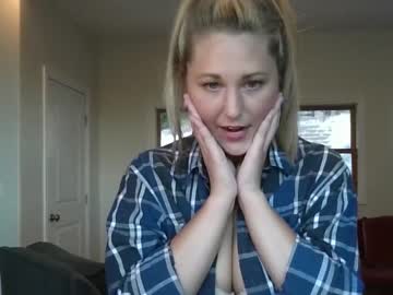 girl
        piercedgamer cam image #1896416