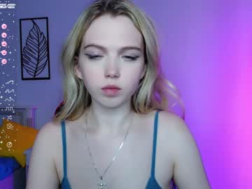 girl
        small_blondee cam image #975501