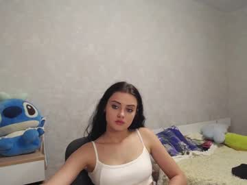 girl
        kira_little cam image #1715936