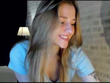 girl
        sophie_crashh cam image #1547177