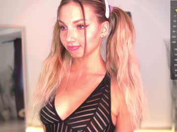 girl
        kelly_the_horniest cam image #2271960