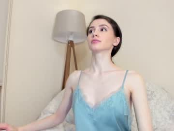 girl
        snowww_white cam image #1966202