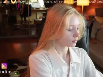 girl
        bestblondiiecb cam image #1563449