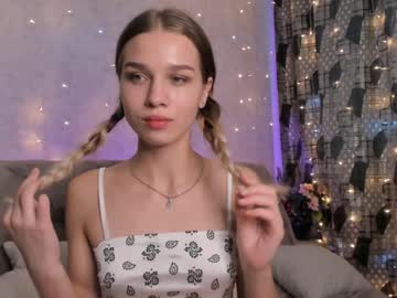 girl
        sharonmorgans cam image #533555