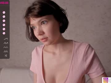 girl
        bzzzme cam image #2114928