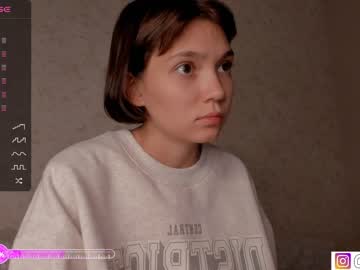 girl
        bzzzme cam image #2410824