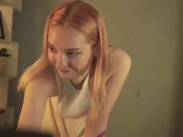 girl
        anna_breach cam image #1912541