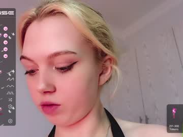 girl
        small_blondee cam image #1412698