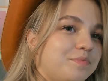 girl
        aryanalarsen cam image #2215074