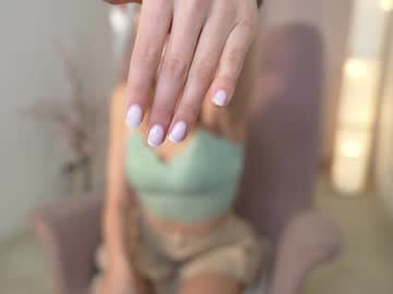 girl
        eli_sun cam image #3090677