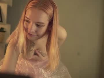 girl
        anna_breach cam image #1912939