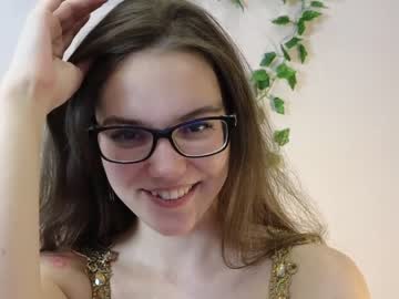girl
        teresabriggs cam image #2407499
