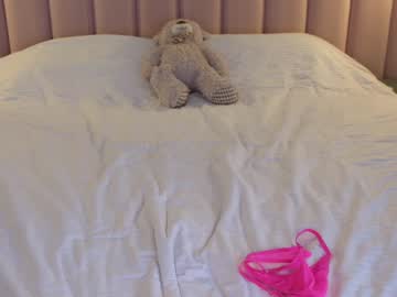 girl
        love_you_to123 cam image #2790417