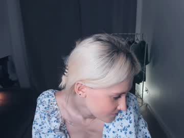 girl
        lili_summer cam image #2805042
