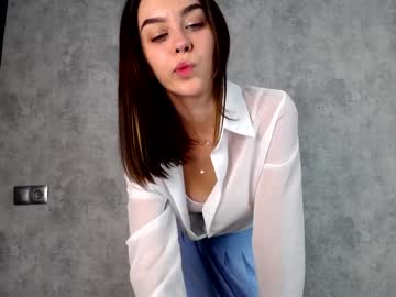 girl
        nika_lodge cam image #195473