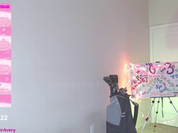 girl
        petitebrat cam image #1110511