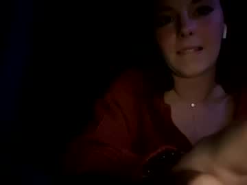 girl
        spennywise95 cam image #308143