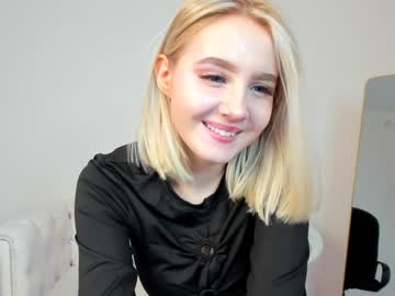 girl
        oliviabr0wn cam image #352416