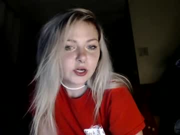 girl
        kipsy420 cam image #1817502