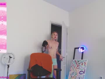 girl
        petitebrat cam image #1507673