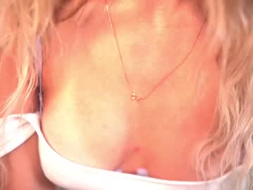 girl
        kelly_the_horniest cam image #2119781