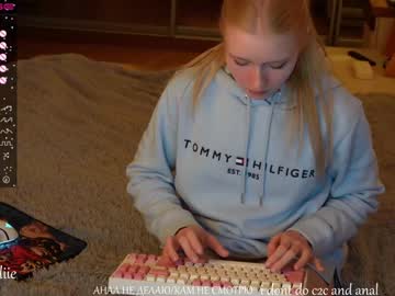 girl
        bestblondiiecb cam image #1320539