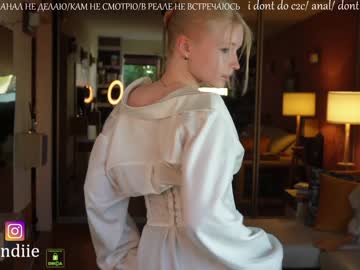 girl
        bestblondiiecb cam image #1562924