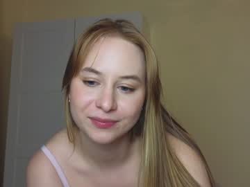 girl
        light__fury cam image #3080157
